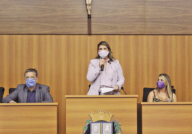 Com os devidos cuidados de distanciamento e higienização, inclusive
com a distribuição de máscaras, o evento foi realizado na Câmara Municipal