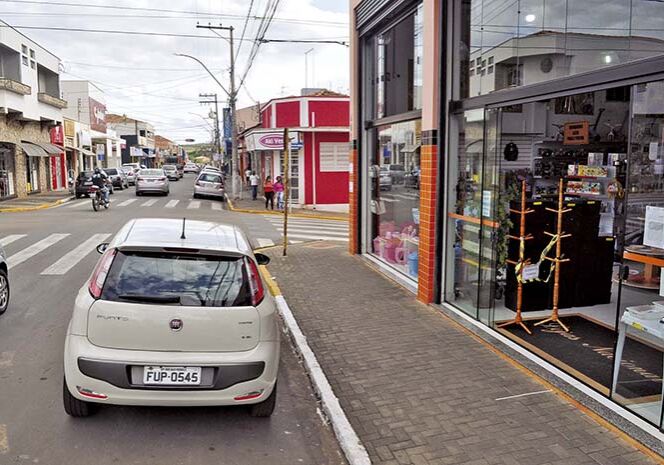 Rua Prudente de Mores, principl corredor comercio de Rio das Pedras