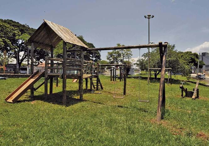 Ao todo serão instalados 16 parquinhos de madeira