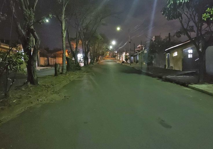 Poda melhorou em muito a iluminação na avenida